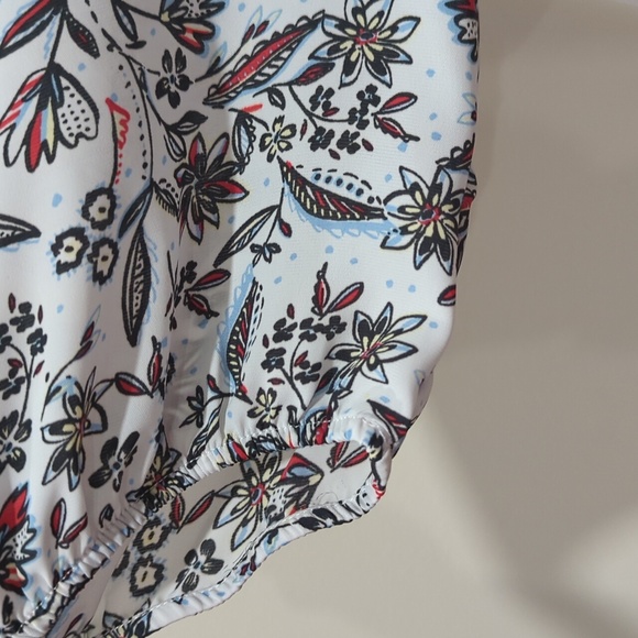 Flower pattern blouse - Picture 3 of 4